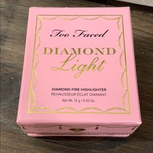 Too Faced Diamond Light Highlighter